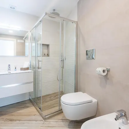 Tower Apartment *